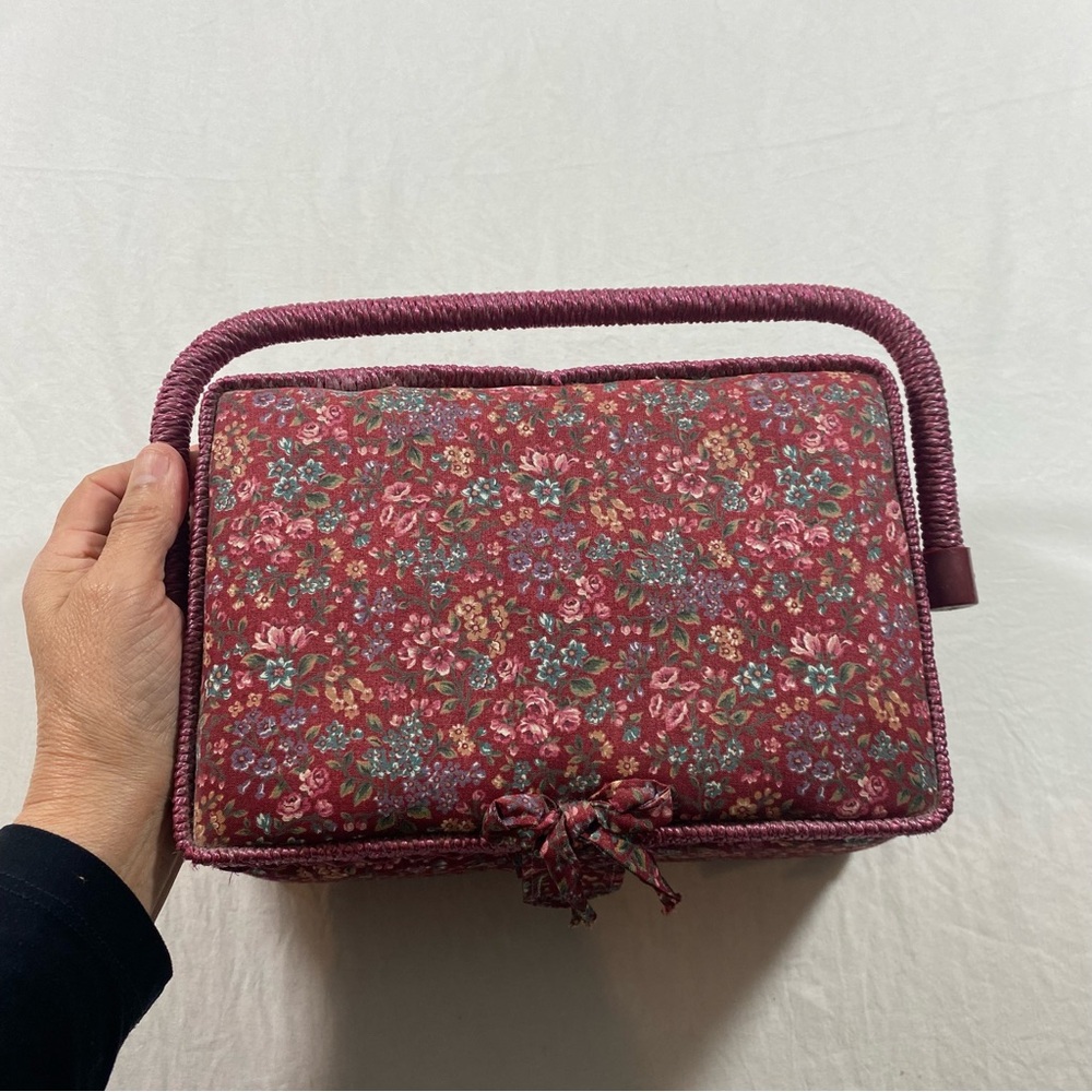 Vintage Sewing Box With Lid Upholstered Padded Floral With Handle Compartments - Picture 5 of 13